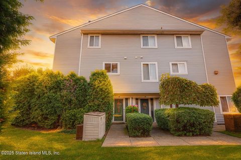 Photo of 53 Indale Avenue, Staten Island, NY 10309 (MLS # 2505958)