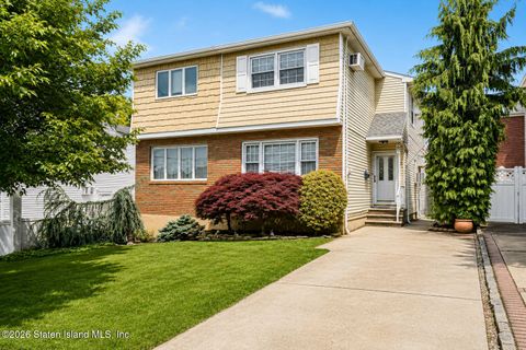 Photo of 60 Bay Terrace, Staten Island, NY 10306 (MLS # 2602988)