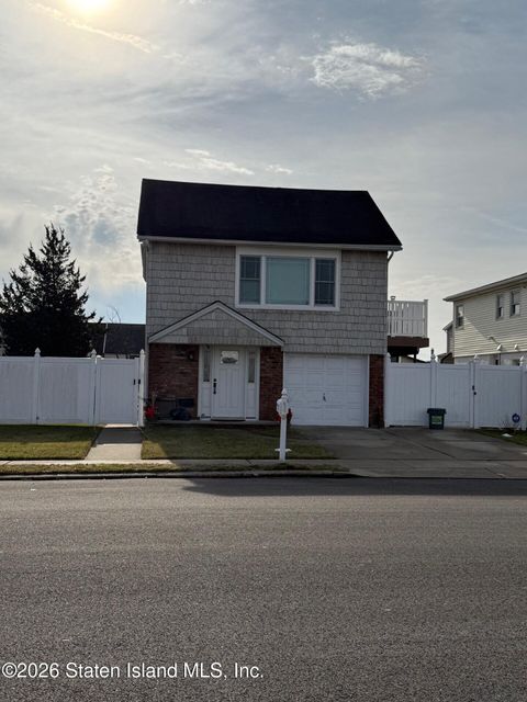 Photo of 76 Berry Avenue, Staten Island, NY 10312 (MLS # 2600225)