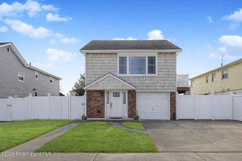 Photo of 76 Berry Avenue, Staten Island, NY 10312 (MLS # 2600225)