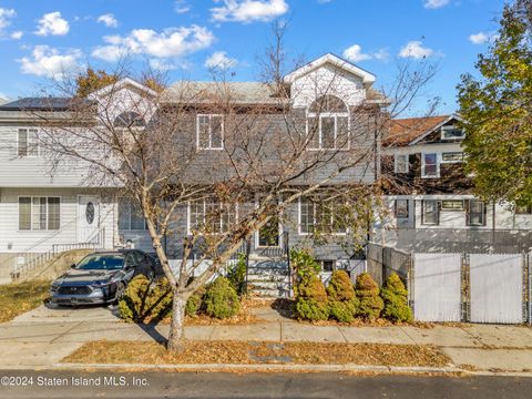 Photo of 59 Hamilton Street, Staten Island, NY 10304 (MLS # 2406342)