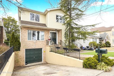 Photo of 128 Justin Avenue, Staten Island, NY 10306 (MLS # 2501225)