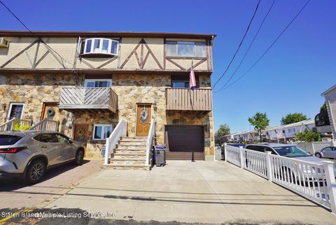 Photo of 151 Cedar Grove Avenue, Staten Island, NY 10306 (MLS # 1157078)