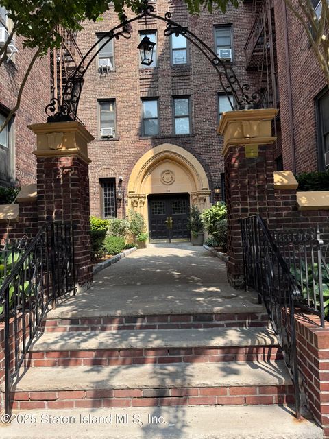 Photo of 215 Hart Boulevard #4c, Staten Island, NY 10301 (MLS # 2504700)