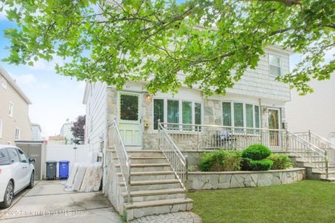 Photo of 57 Bowling Green Place, Staten Island, NY 10314 (MLS # 2503944)