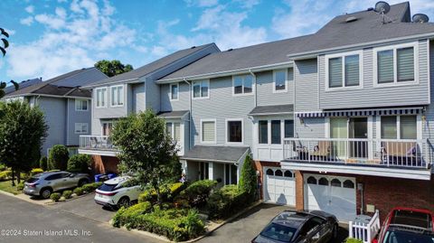 Photo of 142 Admiralty Loop, Staten Island, NY 10309 (MLS # 2403571)