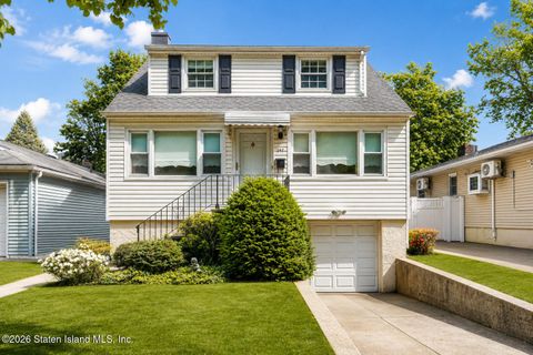Photo of 147 Byrne Avenue, Staten Island, NY 10314 (MLS # 2602551)