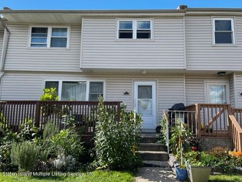Photo of 505 Willow Road E #2, Staten Island, NY 10314 (MLS # 1165983)