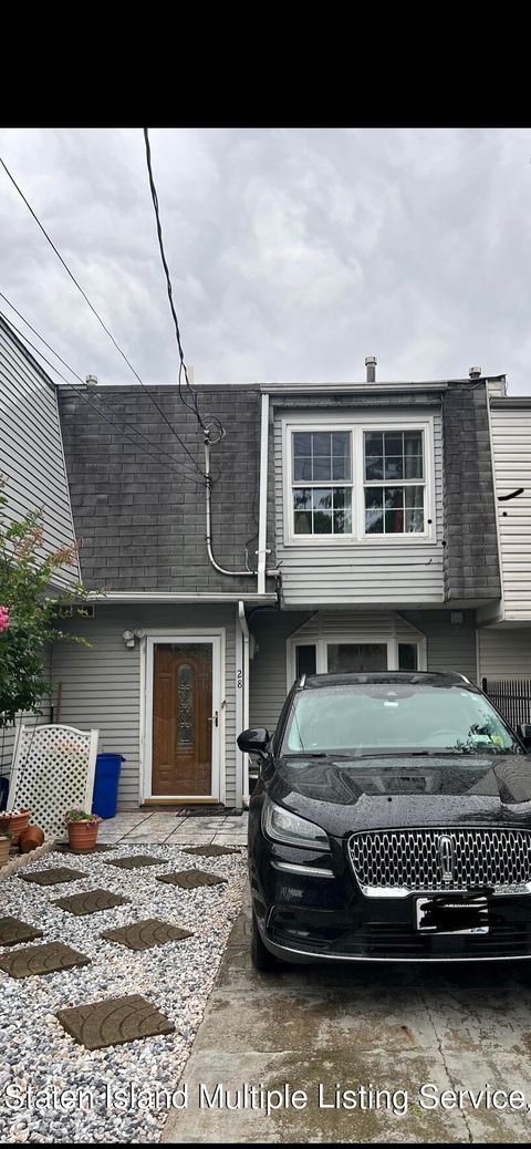 Photo of 28 Mc Cormick Place, Staten Island, NY 10305 (MLS # 1163684)
