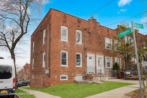 Photo of 93 Arnold Street, Staten Island, NY 10301 (MLS # 2501360)