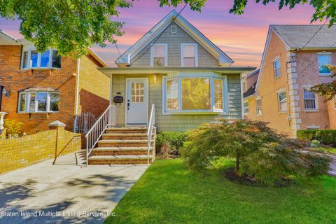Photo of 43 Jefferson Avenue, Staten Island, NY 10306 (MLS # 1164456)