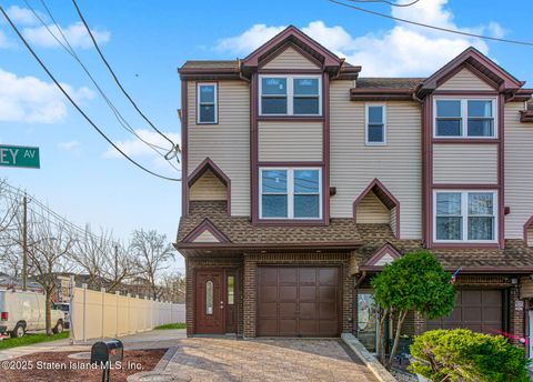 Photo of 36 Donley Avenue, Staten Island, NY 10305 (MLS # 2507232)