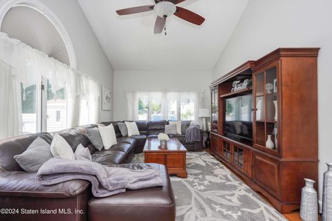 Photo of 295 Leonard Avenue, Staten Island, NY 10314 (MLS # 2403723)