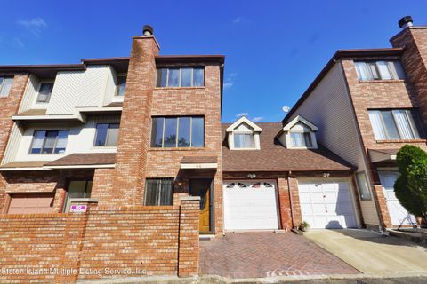 Photo of 44 Venus Lane, Staten Island, NY 10314 (MLS # 1165171)