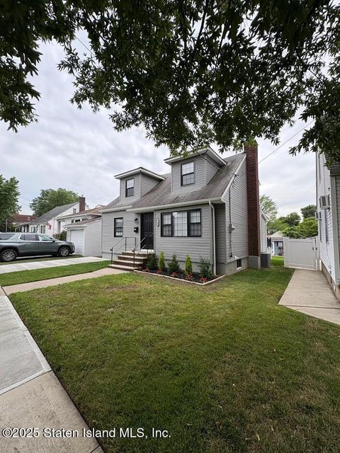 Photo of 124 Byrne Avenue, Staten Island, NY 10314 (MLS # 2504117)
