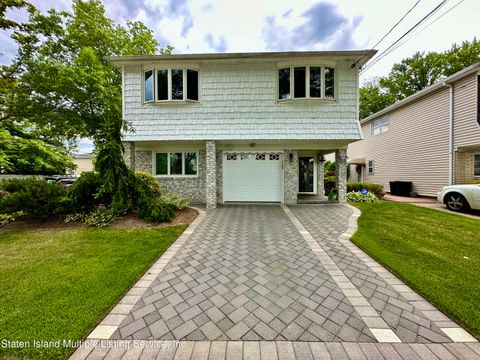 Photo of 141 Amsterdam Avenue, Staten Island, NY 10314 (MLS # 1162433)