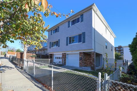 Photo of 92 Park Hill Avenue, Staten Island, NY 10304 (MLS # 2406249)