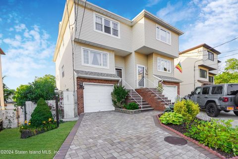 Photo of 38 Windsor Court, Staten Island, NY 10314 (MLS # 2403452)