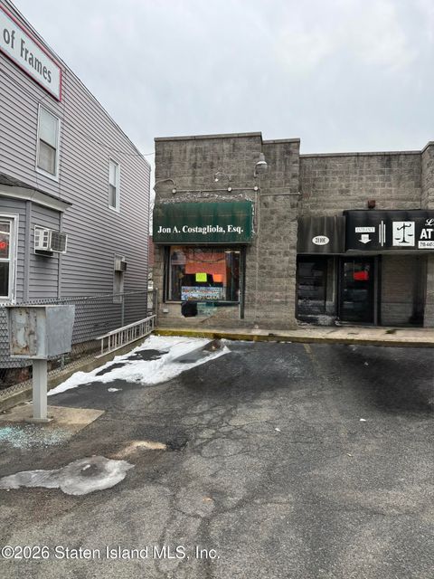 Photo of 2110 E Clove Road, Staten Island, NY 10305 (MLS # 2600107)