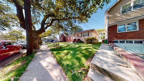 Photo of 206 Bache Avenue, Staten Island, NY 10306 (MLS # 1163529)