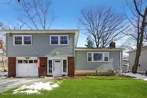 Photo of 97 Providence Street, Staten Island, NY 10304 (MLS # 2400876)