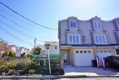 Photo of 50 Girard Street, Staten Island, NY 10307 (MLS # 1161318)