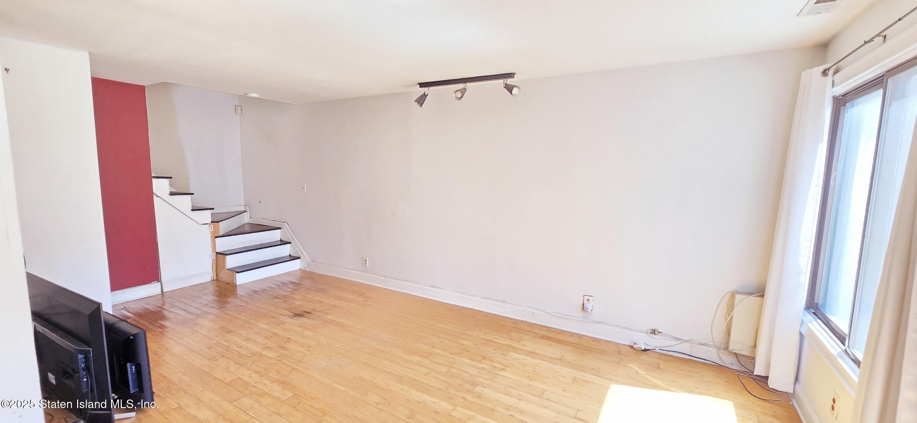 64 Wolkoff Lane, Staten Island, New York image 3