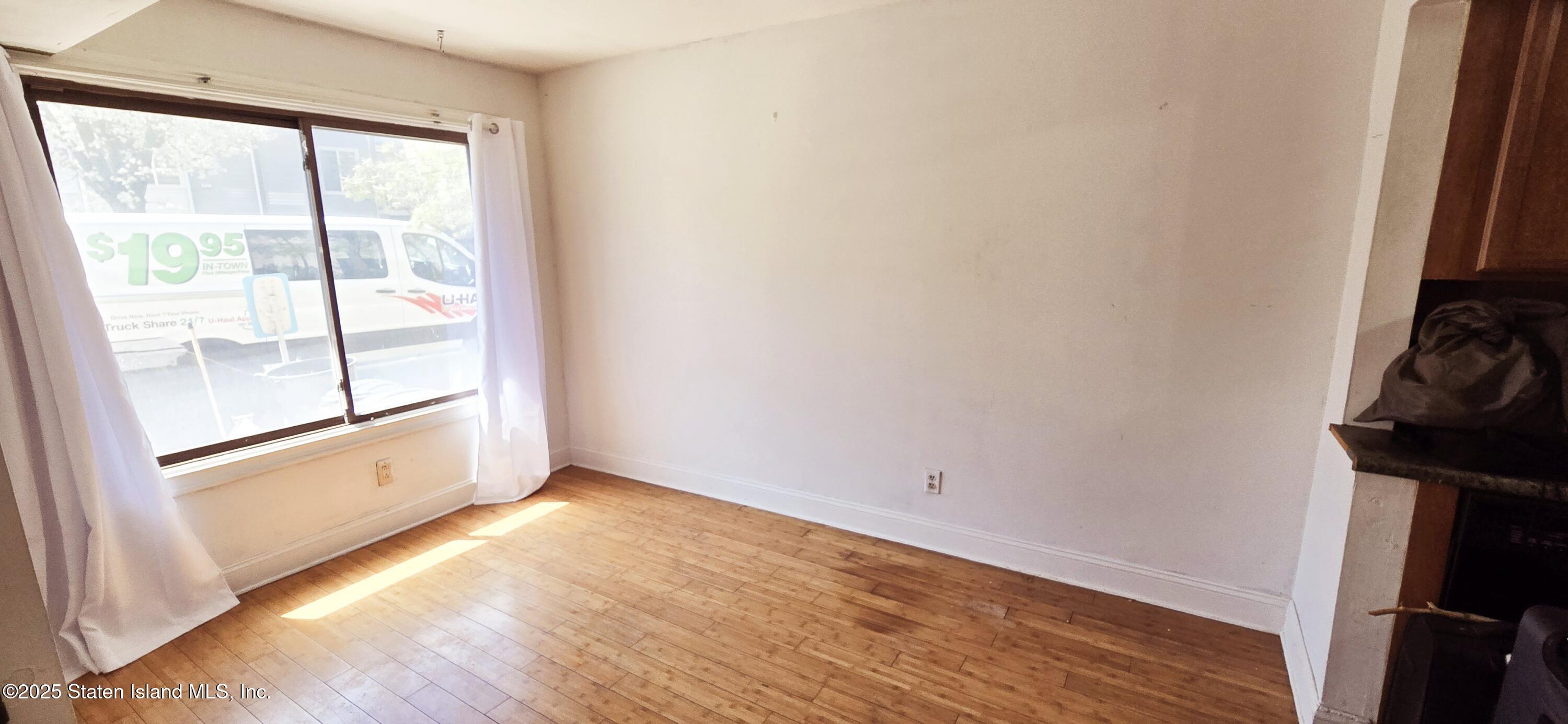 64 Wolkoff Lane, Staten Island, New York image 5