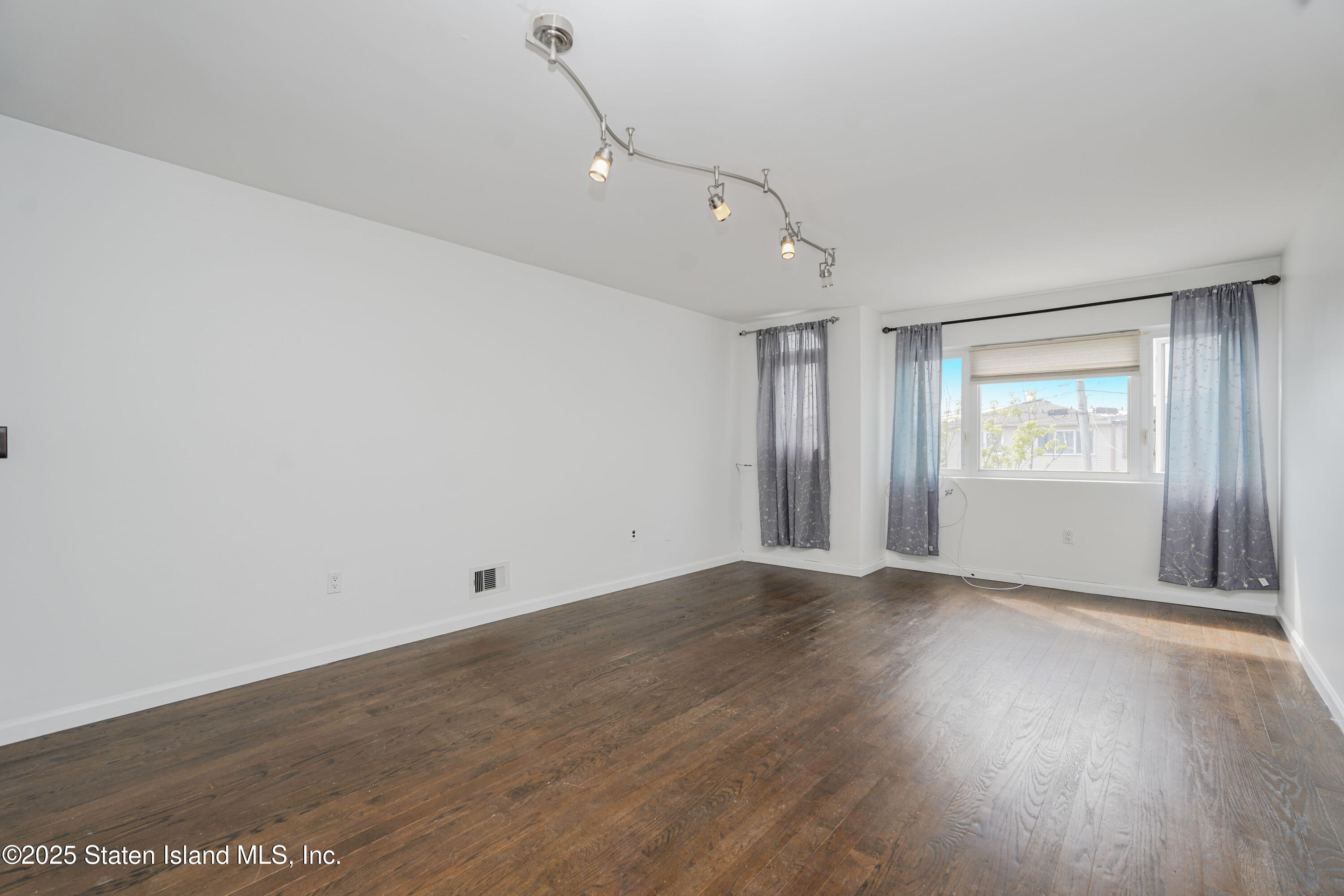 244 Hett Avenue, Staten Island, New York image 3