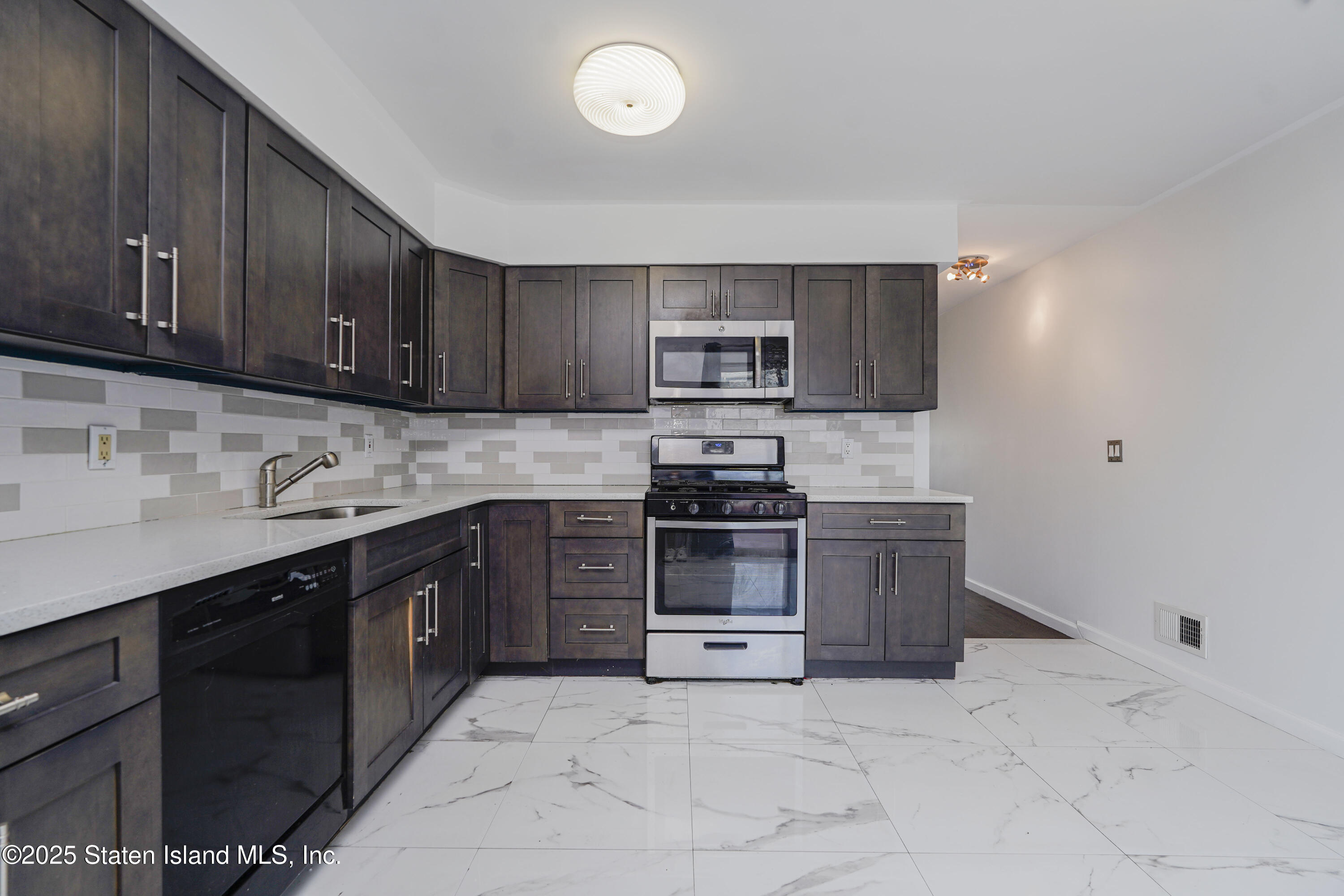 244 Hett Avenue, Staten Island, New York image 18