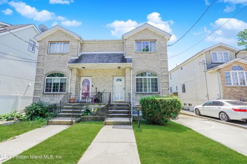 Photo of 392 Cromwell Avenue, Staten Island, NY 10305 (MLS # 2403211)