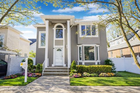 Photo of 256 Eltingville Boulevard, Staten Island, NY 10312 (MLS # 2600551)