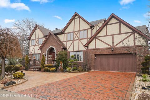 Photo of 19 Luna Circle, Staten Island, NY 10312 (MLS # 2500525)