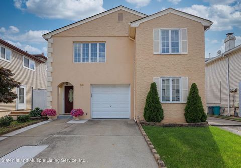 Photo of 28 Furness Place, Staten Island, NY 10314 (MLS # 1164134)