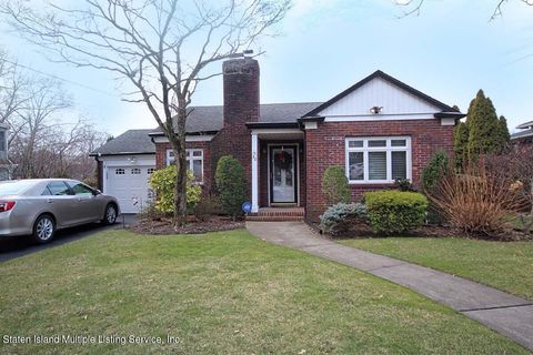Photo of 30 Caldera Place, Staten Island, NY 10301 (MLS # 1159385)