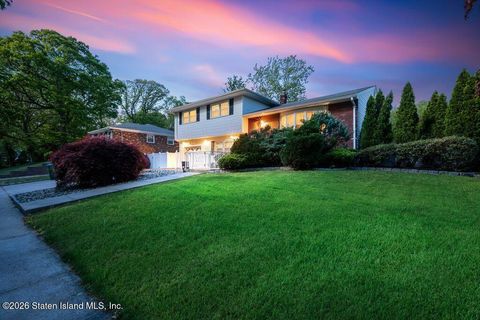 Photo of 158 Grandview Avenue, Edison, NJ 08837 (MLS # 2602318)
