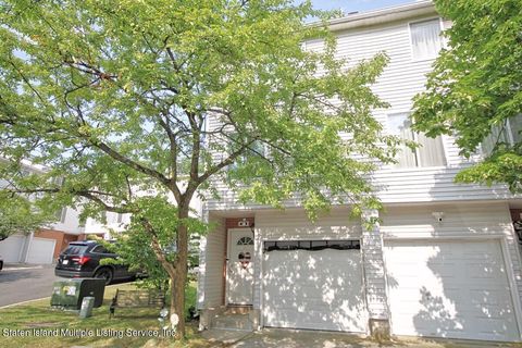 Photo of 475 Ilyssa Way, Staten Island, NY 10312 (MLS # 1162549)