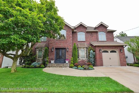 Photo of 137 Lander Avenue, Staten Island, NY 10314 (MLS # 1162691)