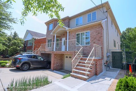 Photo of 50 Pearsall Street #B, Staten Island, NY 10305 (MLS # 1163830)