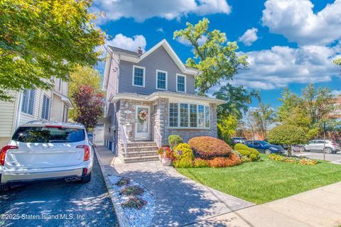 Photo of 100 Lawrence Avenue, Staten Island, NY 10310 (MLS # 2505348)