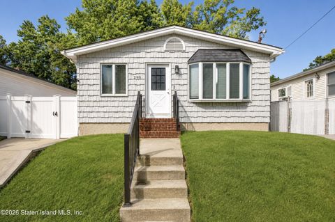 Photo of 290 Beach Road, Staten Island, NY 10312 (MLS # 2603940)