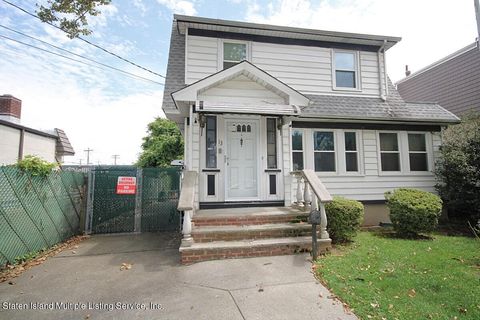 Photo of 13 Arnprior Street, Staten Island, NY 10302 (MLS # 1165745)
