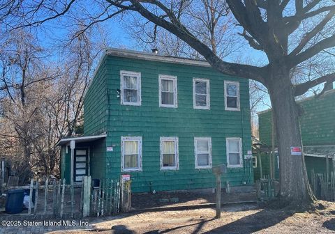 Photo of 7577 Kreischer Street, Staten Island, NY 10309 (MLS # 2507111)