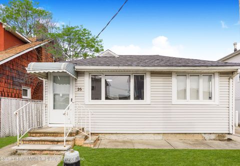 Photo of 35 Wavecrest Street, Staten Island, NY 10306 (MLS # 2400800)