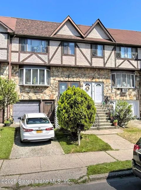 Photo of 5 Leona Street, Staten Island, NY 10314 (MLS # 2502045)