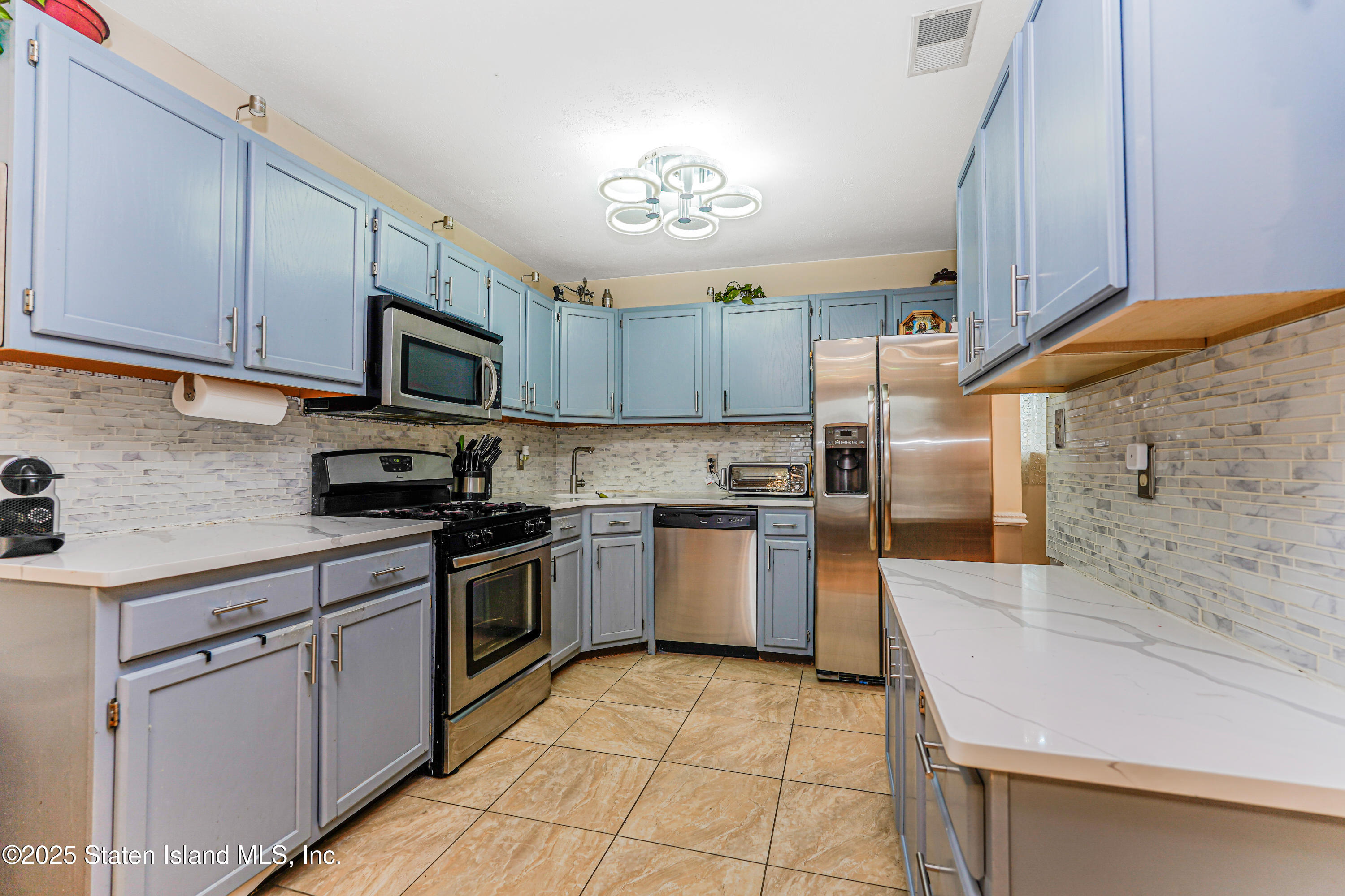 83 Jamie Lane, Staten Island, New York image 8
