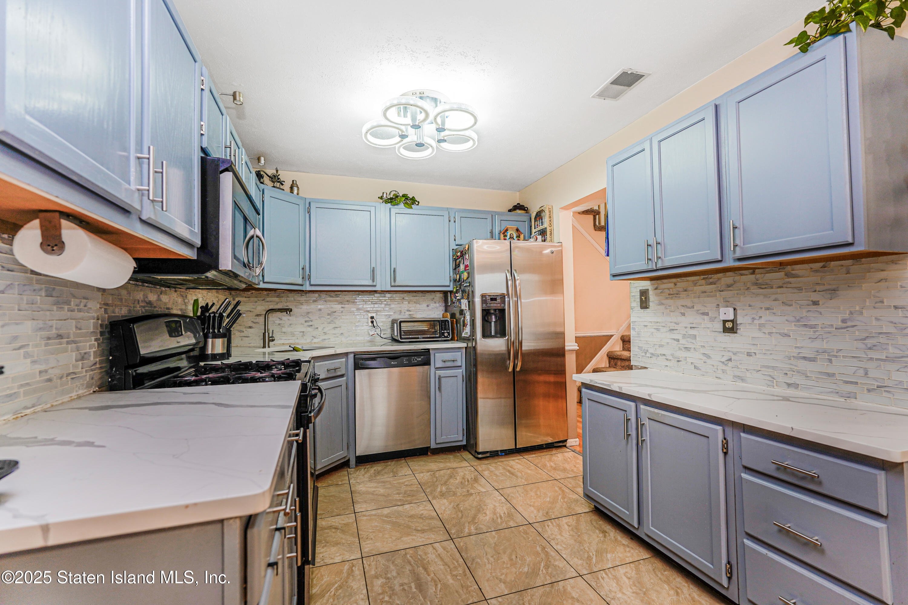 83 Jamie Lane, Staten Island, New York image 9