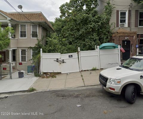Photo of 61 York Avenue, Staten Island, NY 10301 (MLS # 2600269)