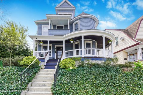 Photo of 278 College Avenue, Staten Island, NY 10314 (MLS # 2402261)