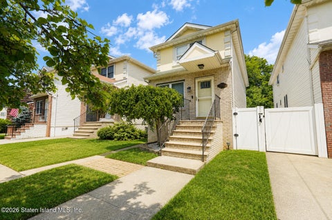 Photo of 285 Lockman Avenue, Staten Island, NY 10303 (MLS # 2603844)